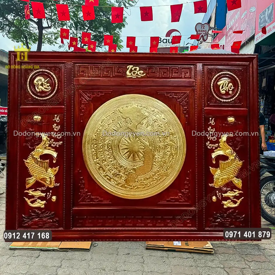 Bề mặt được d&aacute;t v&agrave;ng 9999 v&ocirc; c&ugrave;ng sang trọng